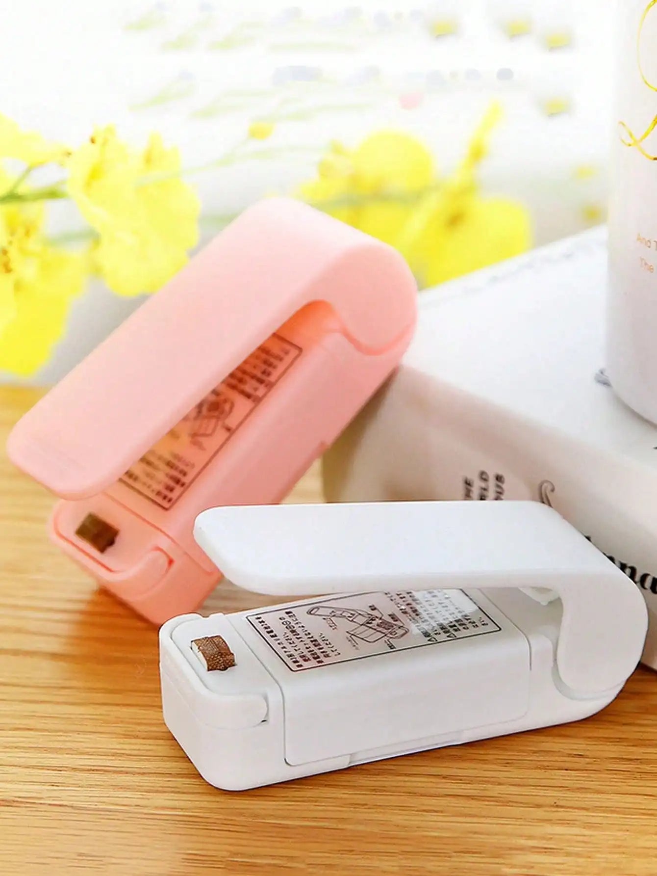 1pc Mini Food Sealer Machine, Portable Household Plastic Bag Sealing Device, Moisture-Proof & Fresh-Keeping